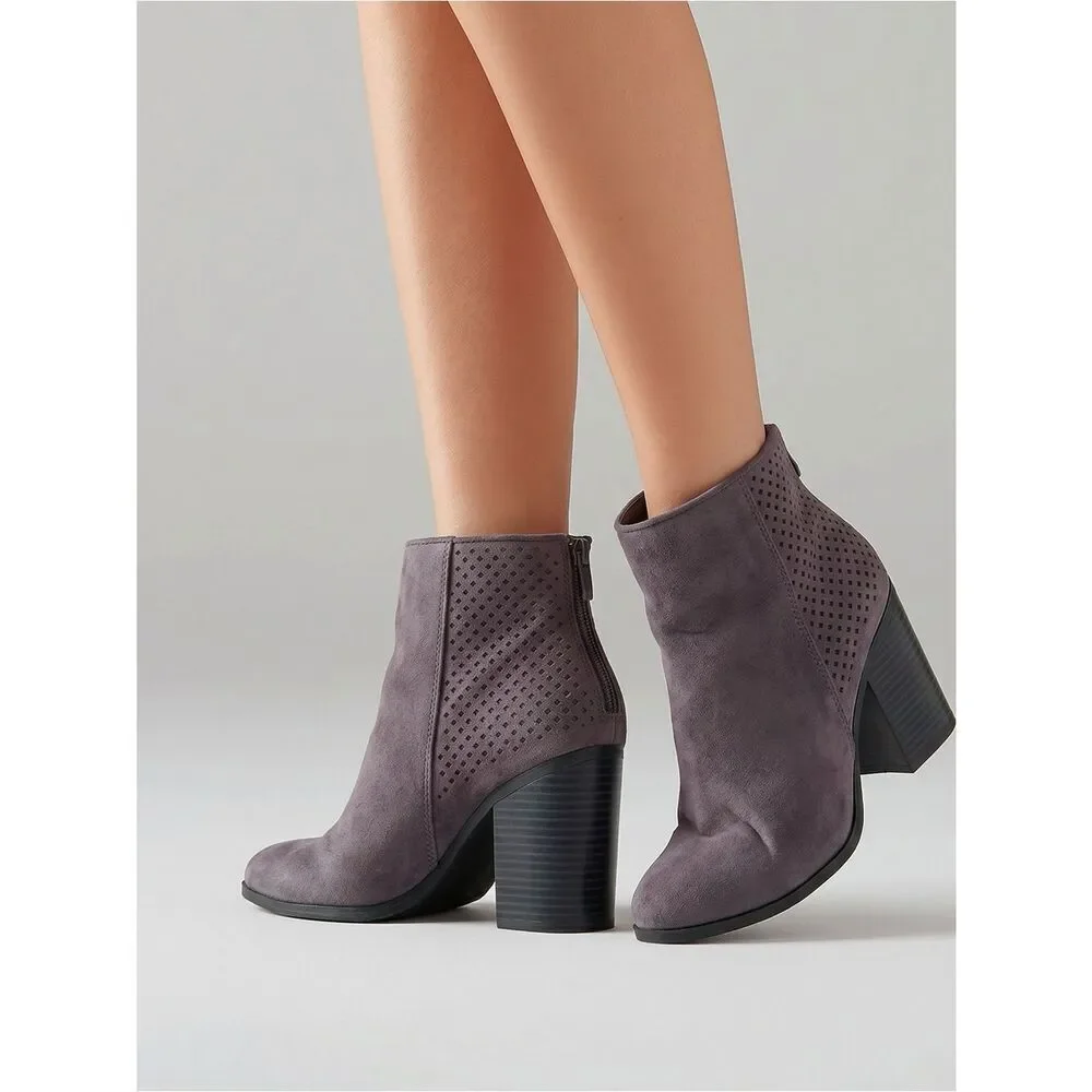 GRAY SUEDE BOOTIE BY AMERICAN EAGLE 3.5” STACKED HEEL BACK ZIPPER SIZE 9 EUC